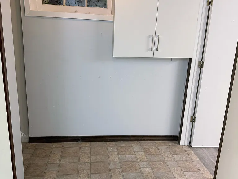 390 Roehampton Ave #BASEMENT — Photo 9