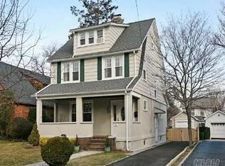 35 Davis Rd, Port Washington, NY 11050