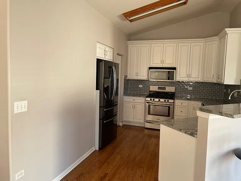 3031 Saganashkee Ln #3031 — Photo 4