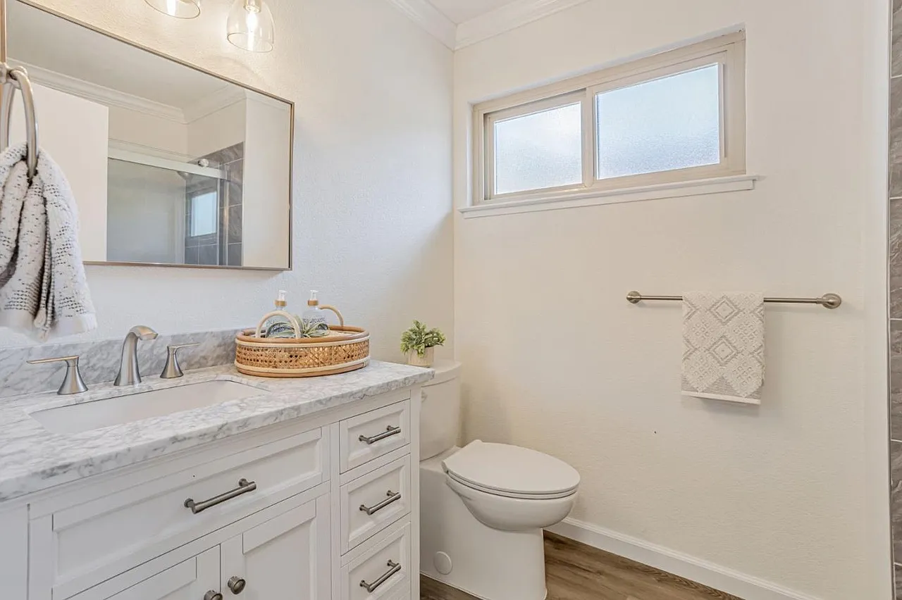 133 Cheltenham Way — Photo 3