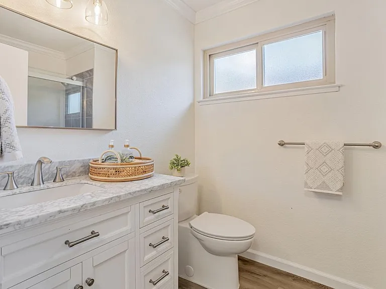 133 Cheltenham Way — Photo 3
