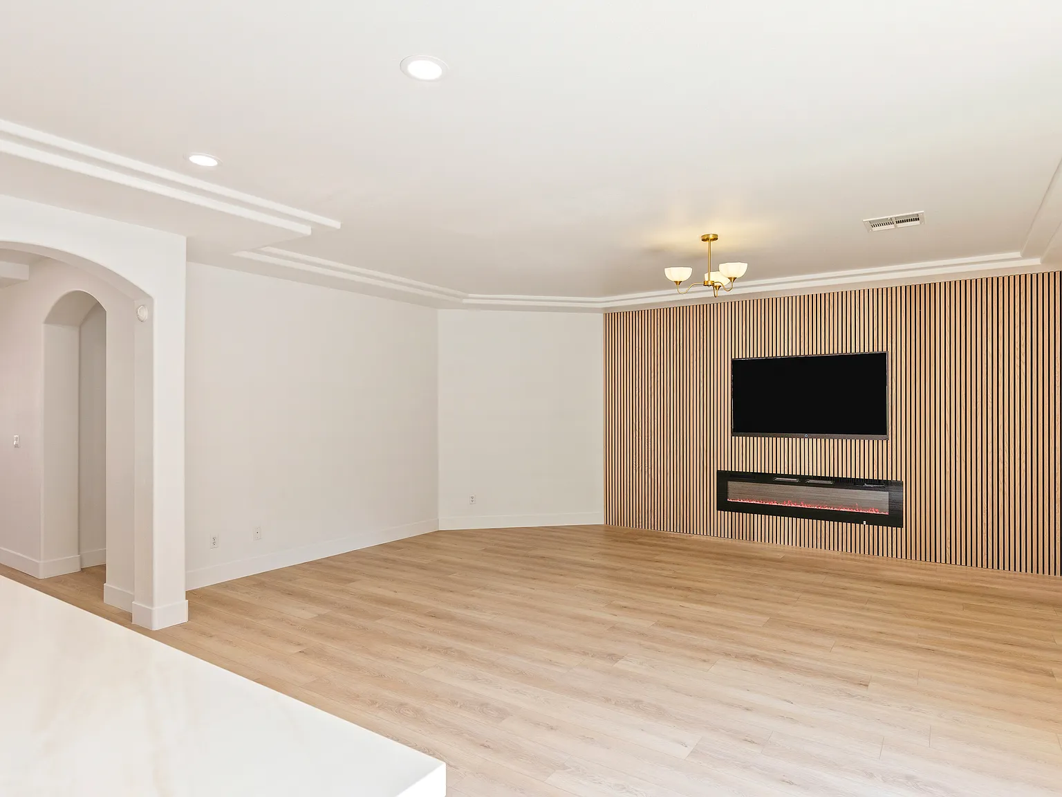 5 bed, 4.5 bath, 4299 sqft, $4,850 — Photo 4