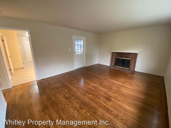 3rd image of 379 Roble Ave