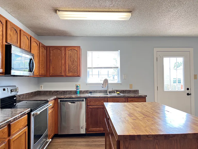 8729 Liberty Mills Dr — Photo 9