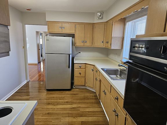 2nd image of 1537 Balmoral Ave #1539