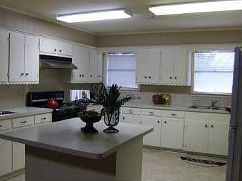 5th image of 1300 Garden Ln