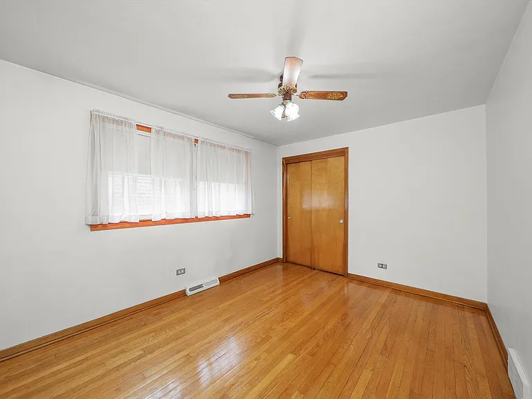 6023 S Parkside Ave — Photo 4