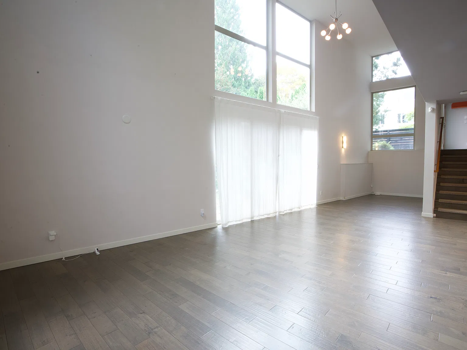 4 bed, 3.5 bath, 3250 sqft, $8,000 — Photo 2