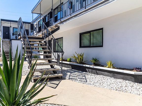 3rd image of 2461 Linden Ave APT 2