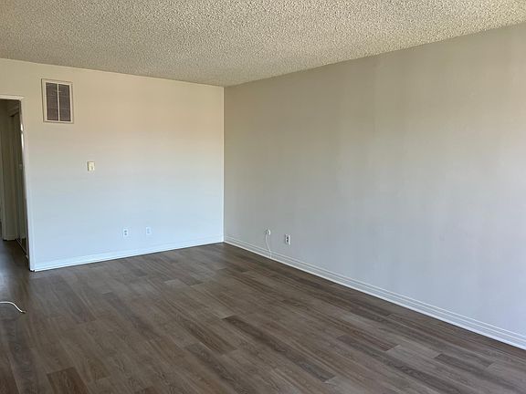 3rd image of 528 E Verdugo Ave #I