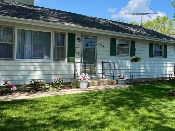 550 Martin Dr, South Elgin, IL 60177