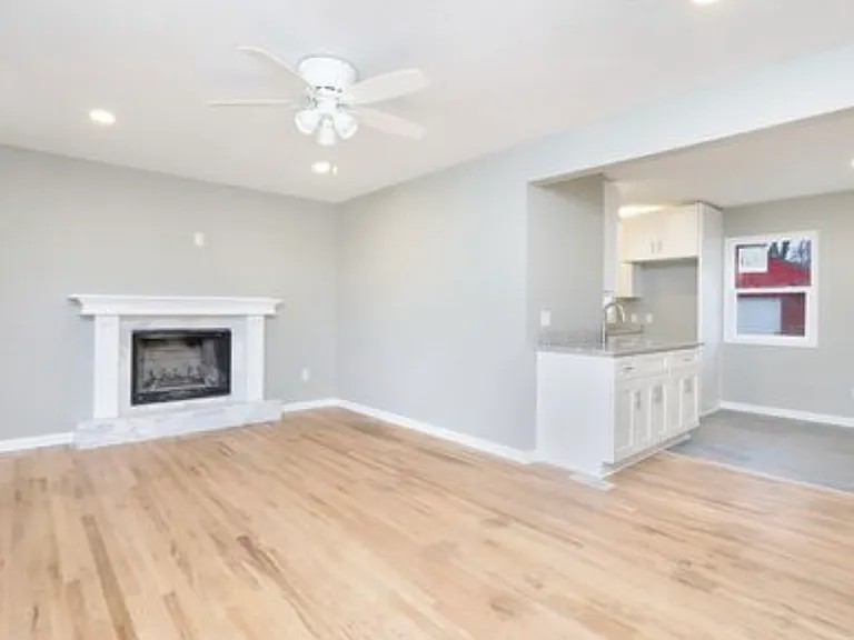 212 Thornton Ave — Photo 2