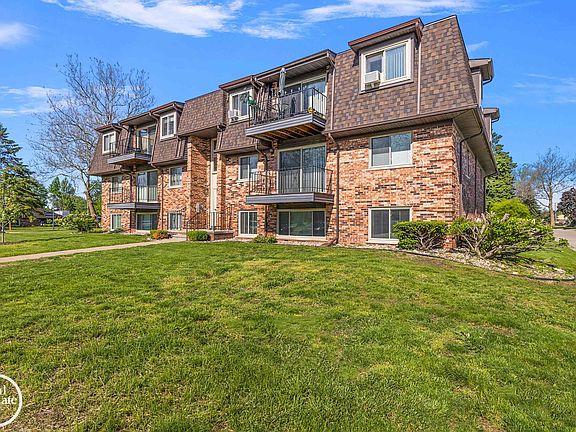 4th image of 225 Riviera Dr #46