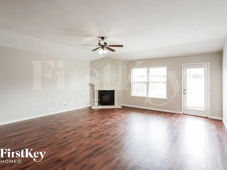 1417 Villa Paloma Blvd — Photo 2