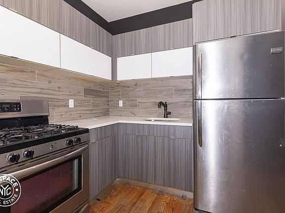 2nd image of 542 Kosciuszko St APT 2L