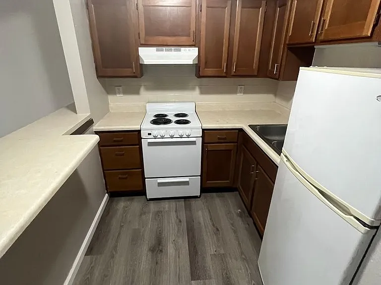 57 Village Ct #72 — Photo 4