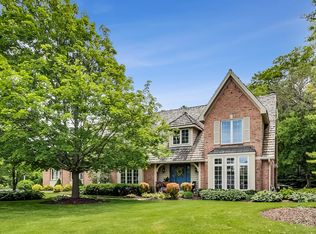 28445 Oak Ct, Lake Barrington, IL 60010