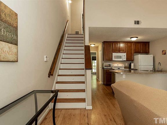 2nd image of 605 Gatehouse Ln