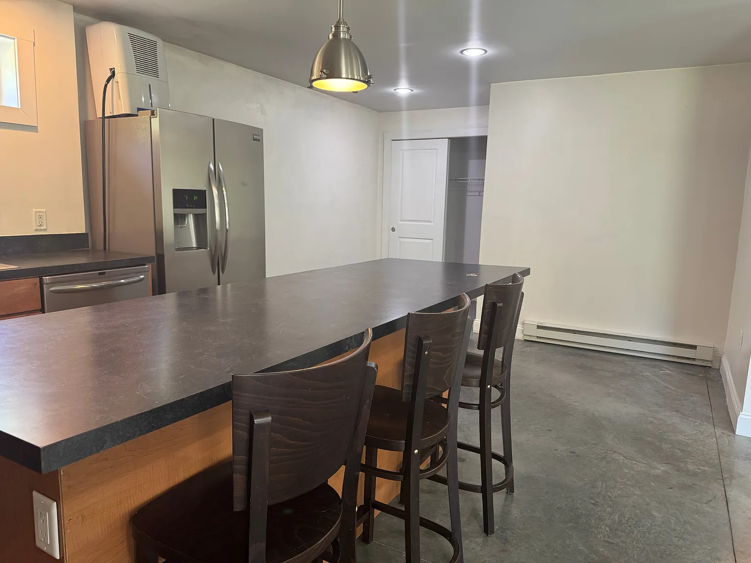 3 bed, 1450 sqft, $1,895 — Photo 2
