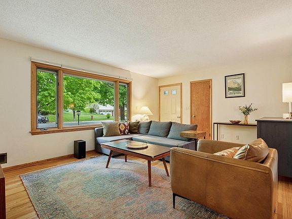 4th image of 5 Hillside Ct