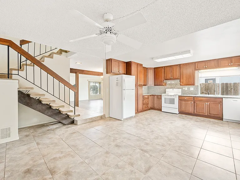 8936 Libra Dr — Photo 12