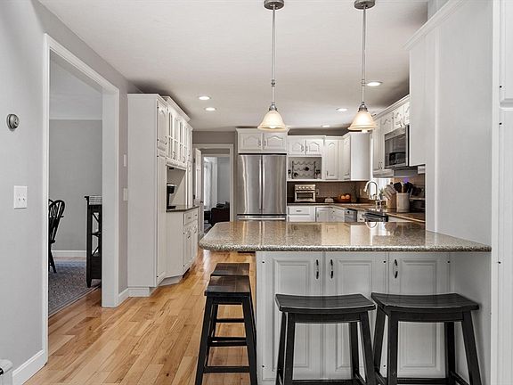 4th image of 90 Tuttle Rd