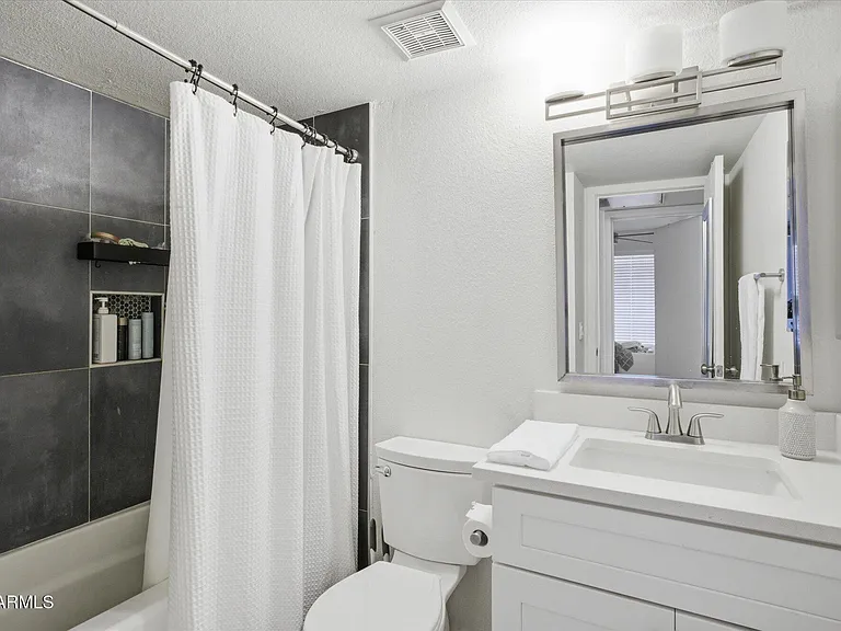 2143 E Center Ln #1 — Photo 12
