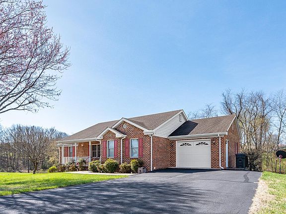 2nd image of 1855 Vista Cir