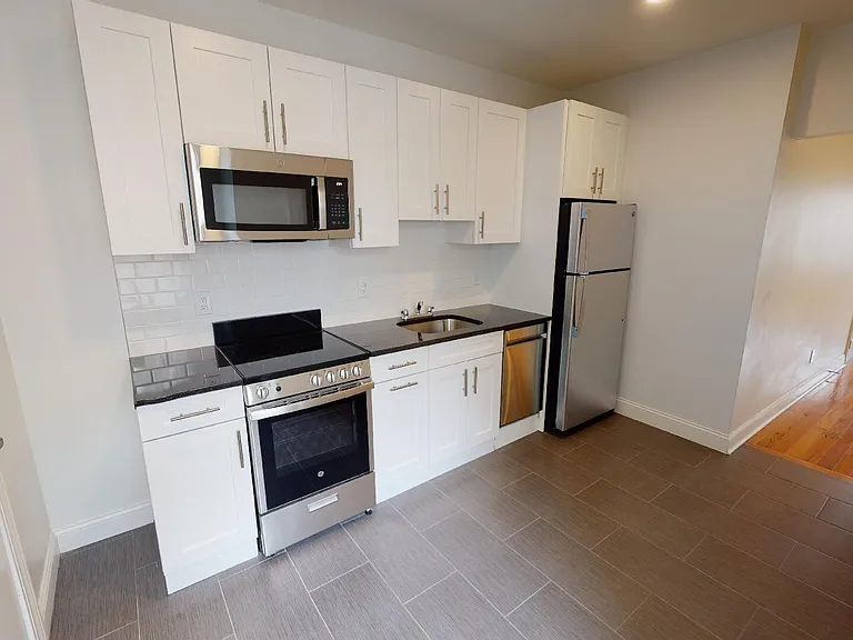 123 Sutherland Rd #H — Photo 7
