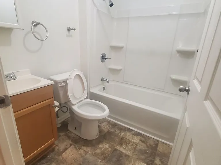 810 Lee St — Photo 6