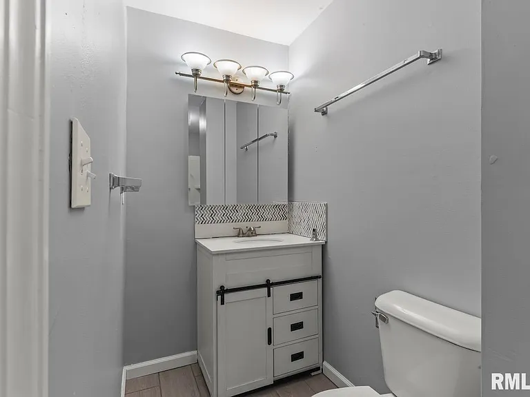 2020 W Glen Ave — Photo 11