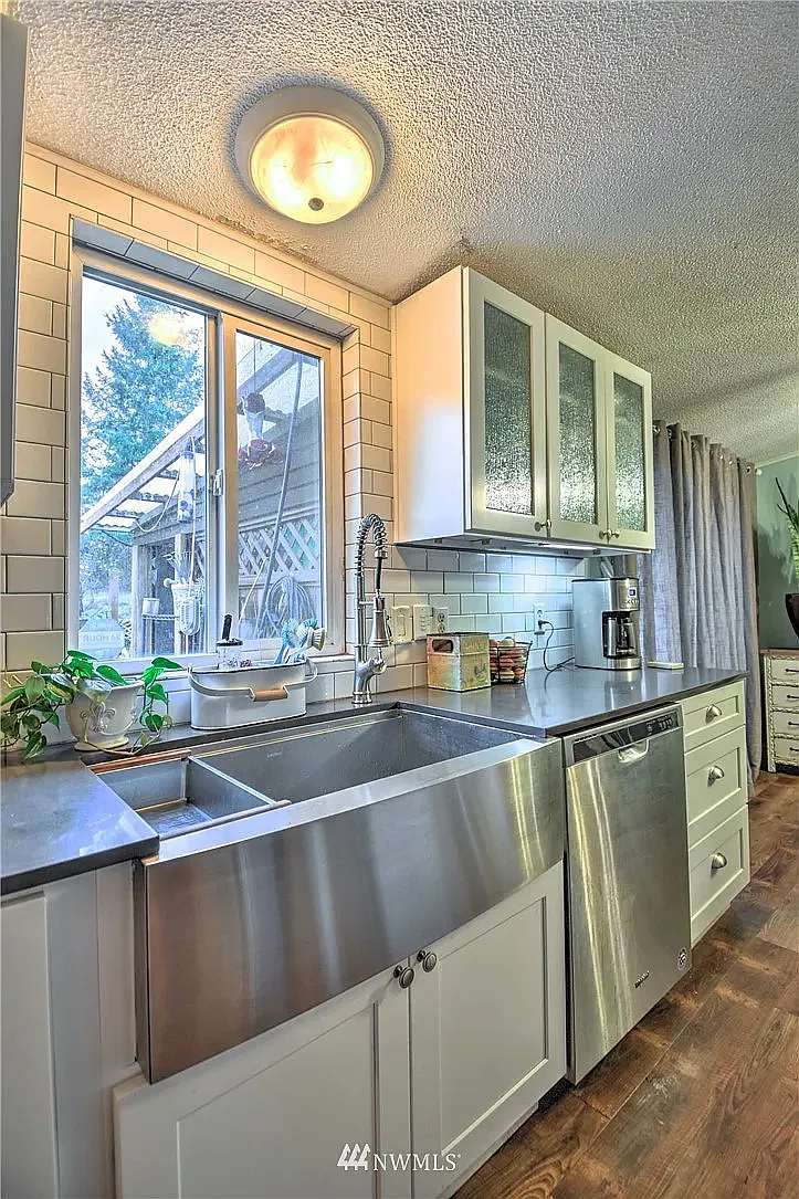3 bed, 1080 sqft, $2,800 — Photo 3