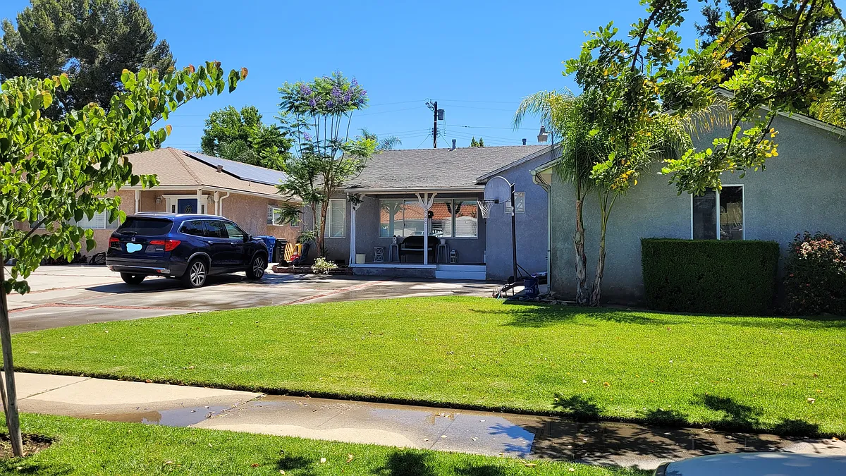 Building Photo - 9948 Bevis Ave
