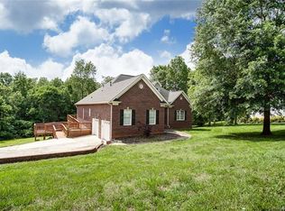 5223 Hickory Knoll Ln, Mount Holly, NC 28120