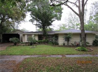 914 E Magnolia St, Angleton, TX 77515