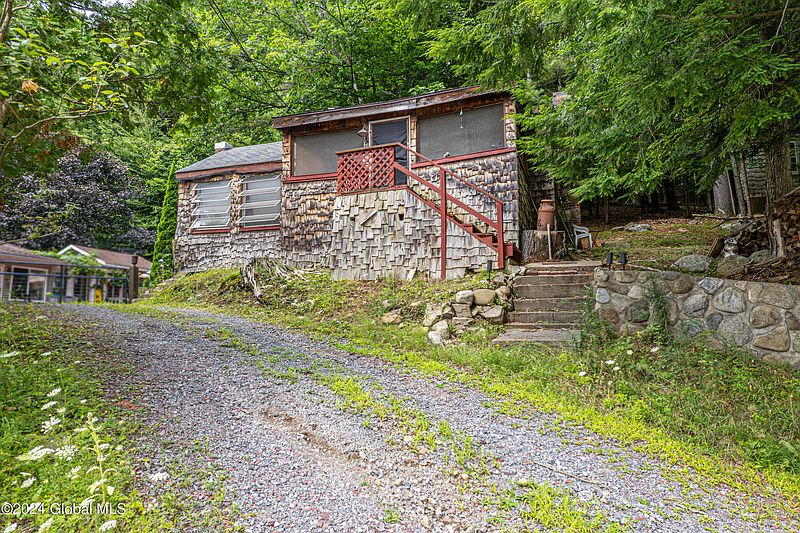 4th image of 1511 N Shore Road