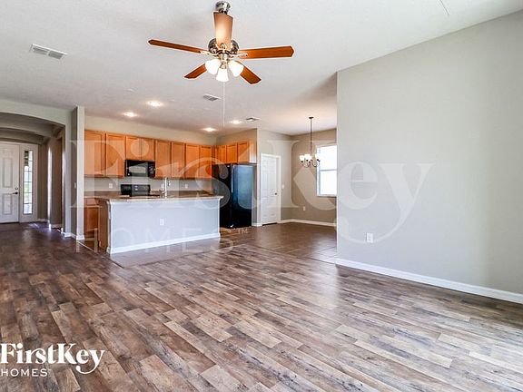 3rd image of 407 Aragosa Dr