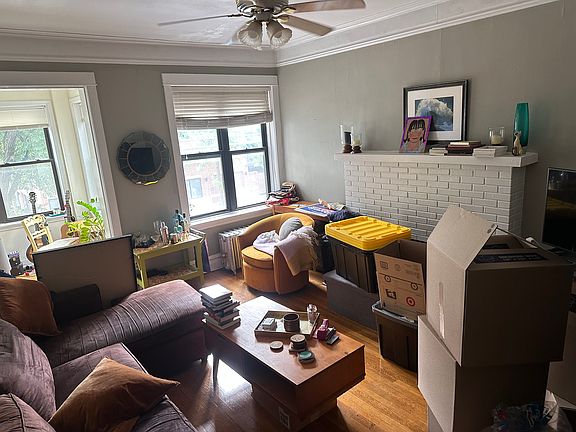 3rd image of 1516 W Bryn Mawr Ave APT 2A