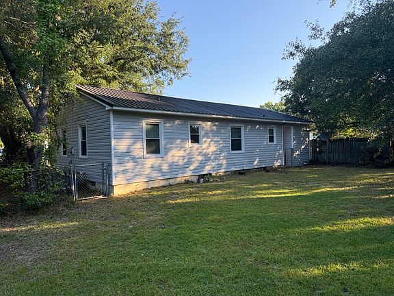 2nd image of 2032 Dunham Cir