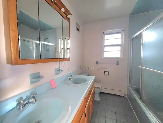 Rented by Bouklis Group | media 7