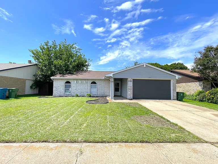 5300 Slay Dr — Photo 1