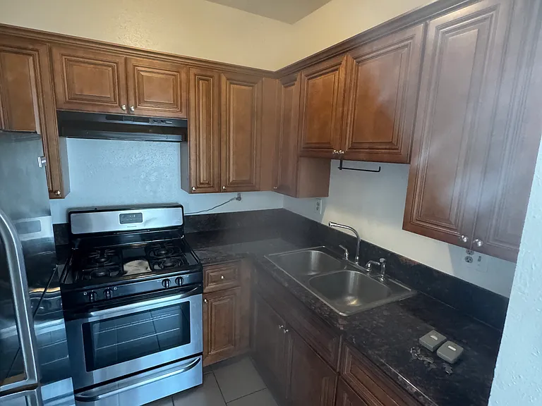 1111 Sunvue Pl #6 — Photo 7