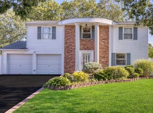 470 Hawkins Rd, Selden, NY 11784