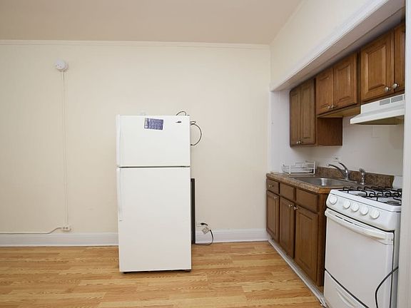 4th image of 3335 W Diversey Ave #D211