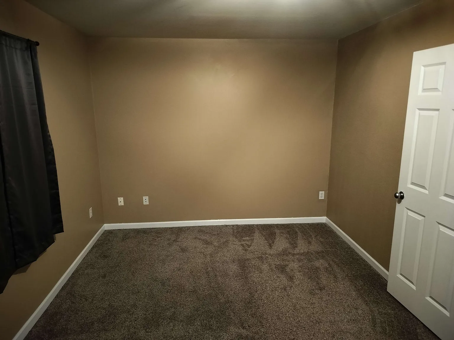 5 bed, 2252 sqft, $1,200 — Photo 2
