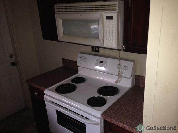 4th image of 15360 Lincoln Dr