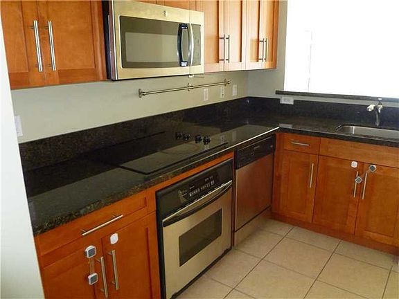 5th image of 325 Biscayne Blvd #4126
