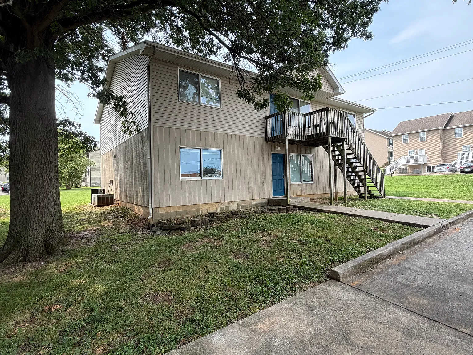 1205 E Grand Ave — Photo 1