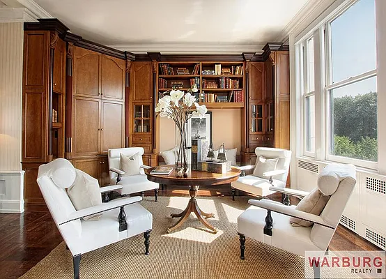 Sold by Warburg | media 33