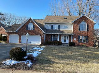 1909 El Camino Dr, Pekin, IL 61554